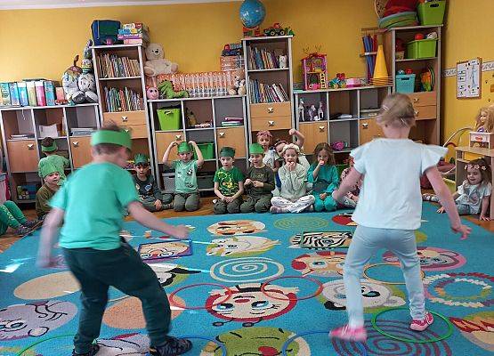 PRZEDSZKOLAKI WITAJĄ WIOSNĘ grafika