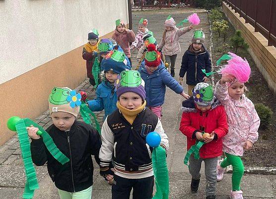 PRZEDSZKOLAKI WITAJĄ WIOSNĘ grafika