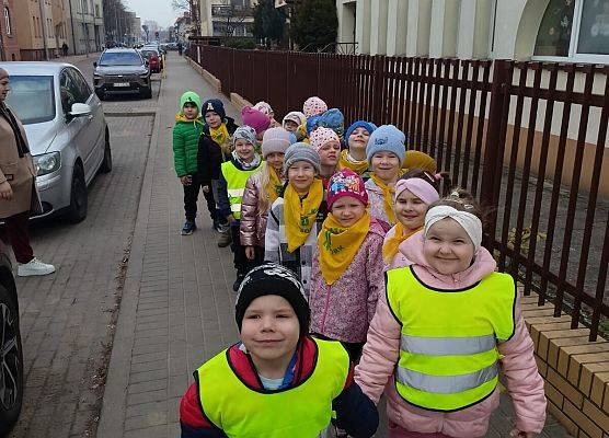 KRASNOLUDKI I SŁONECZKA NA WYCIECZCE DO OGRODNICTWA grafika