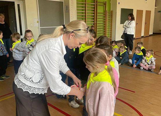 STARSZAKI W SPOŁECZNEJ JĘZYKOWEJ SZKOLE PODSTAWOWEJ W LĘBORKU grafika