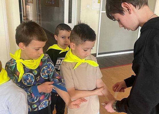 STARSZAKI W SPOŁECZNEJ JĘZYKOWEJ SZKOLE PODSTAWOWEJ W LĘBORKU grafika