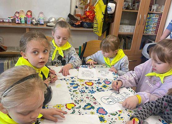 STARSZAKI W SPOŁECZNEJ JĘZYKOWEJ SZKOLE PODSTAWOWEJ W LĘBORKU grafika