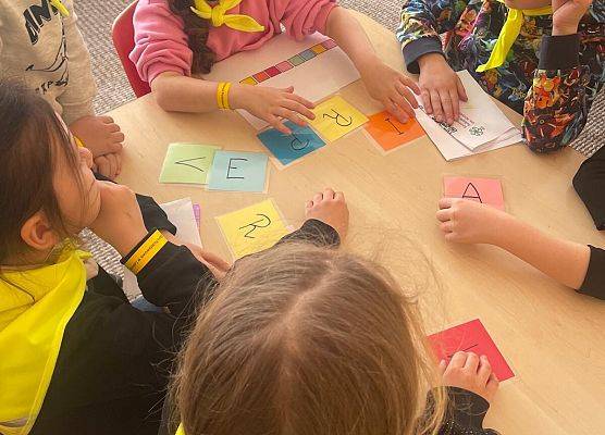 STARSZAKI W SPOŁECZNEJ JĘZYKOWEJ SZKOLE PODSTAWOWEJ W LĘBORKU grafika