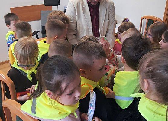STARSZAKI NA LEKCJI W SZKOLE PODSTAWOWEJ NR 8 W LĘBORKU grafika