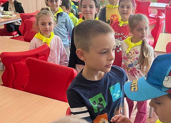 STARSZAKI NA LEKCJI W SZKOLE PODSTAWOWEJ NR 8 W LĘBORKU grafika