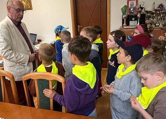 STARSZAKI NA LEKCJI W SZKOLE PODSTAWOWEJ NR 8 W LĘBORKU grafika