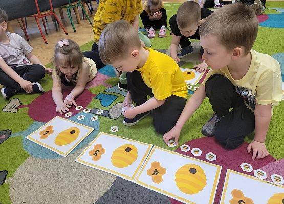 DZIEŃ PSZCZOŁY W GRUPIE PSZCZÓŁKI grafika