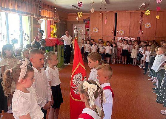 POŻEGNANIE STARSZAKÓW Z PERSONELEM ORAZ MŁODSZYMI KOLEGAMI grafika
