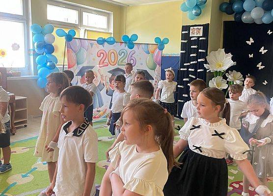 POŻEGNANIE STARSZAKÓW Z PERSONELEM ORAZ MŁODSZYMI KOLEGAMI grafika