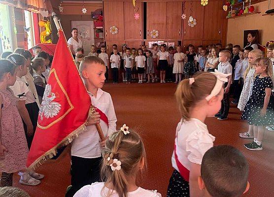 POŻEGNANIE STARSZAKÓW Z PERSONELEM ORAZ MŁODSZYMI KOLEGAMI grafika