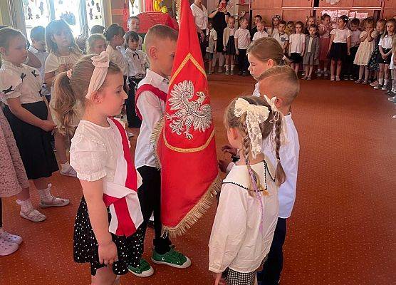 POŻEGNANIE STARSZAKÓW Z PERSONELEM ORAZ MŁODSZYMI KOLEGAMI grafika