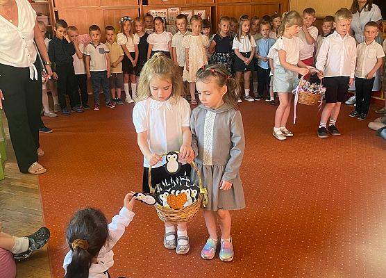 POŻEGNANIE STARSZAKÓW Z PERSONELEM ORAZ MŁODSZYMI KOLEGAMI grafika