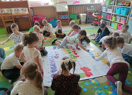 DZIEŃ KROPKI W PRZEDSZKOLU grafika