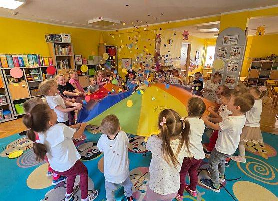 DZIEŃ KROPKI W PRZEDSZKOLU grafika