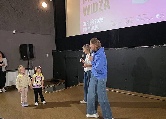 MISIAKI W KINIE grafika