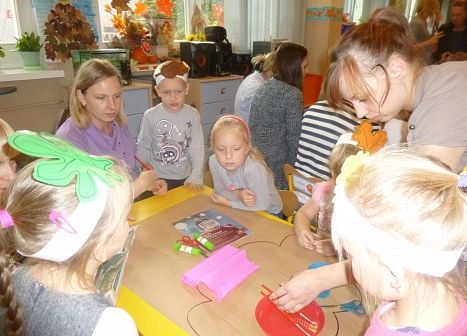 WARSZTATY  PLASTYCZNE  W  GRUPIE  SŁONECZEK grafika