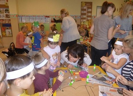 WARSZTATY  PLASTYCZNE  W  GRUPIE  SŁONECZEK grafika