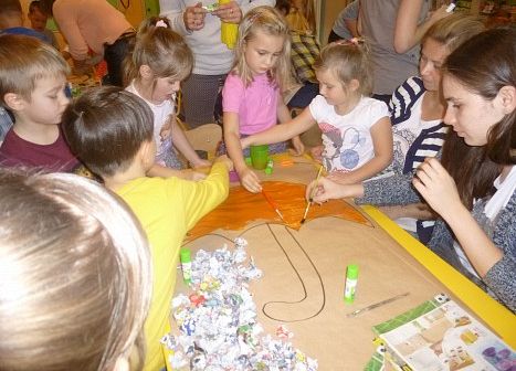 WARSZTATY  PLASTYCZNE  W  GRUPIE  SŁONECZEK grafika