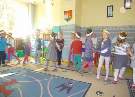 WARSZTATY  PLASTYCZNE  W  GRUPIE  SŁONECZEK grafika