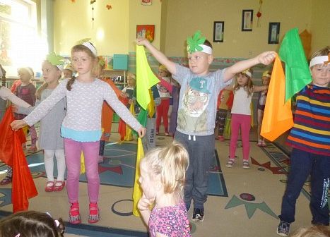 WARSZTATY  PLASTYCZNE  W  GRUPIE  SŁONECZEK grafika