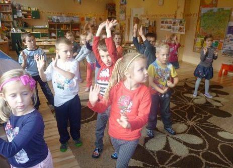 ZUMBA  U  SŁONECZEK  I  KRASNOLUDKÓW grafika