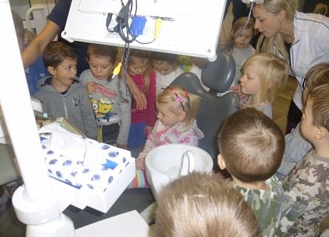 MISIAKI U STOMATOLOGA grafika