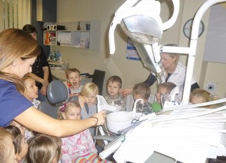 MISIAKI U STOMATOLOGA grafika