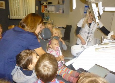 MISIAKI U STOMATOLOGA grafika