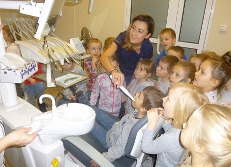 MISIAKI U STOMATOLOGA grafika