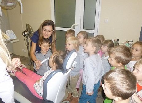 MISIAKI U STOMATOLOGA grafika