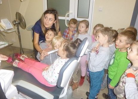 MISIAKI U STOMATOLOGA grafika