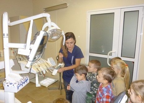 MISIAKI U STOMATOLOGA grafika