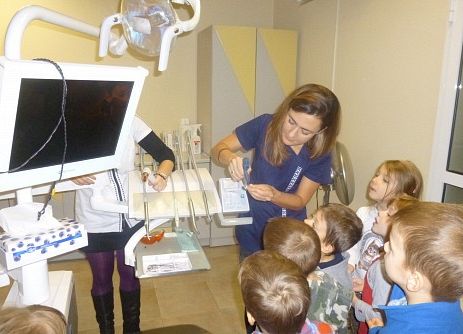 MISIAKI U STOMATOLOGA grafika