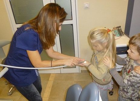 MISIAKI U STOMATOLOGA grafika