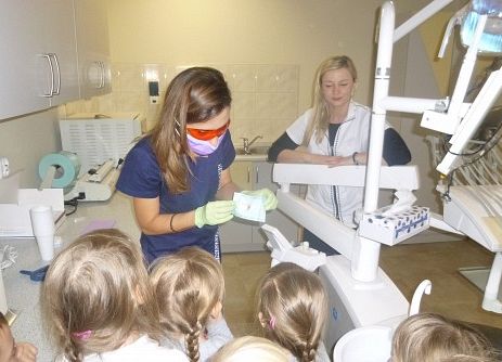 MISIAKI U STOMATOLOGA grafika