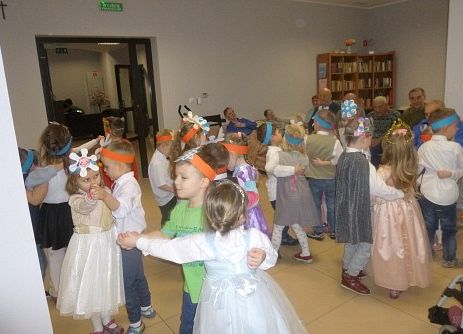 MISIAKI  U  SENIORÓW  W  MANGOLII grafika