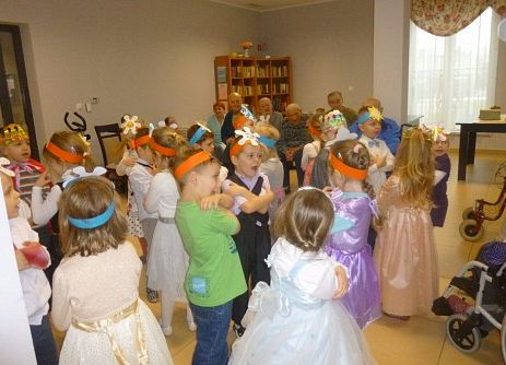 MISIAKI  U  SENIORÓW  W  MANGOLII grafika