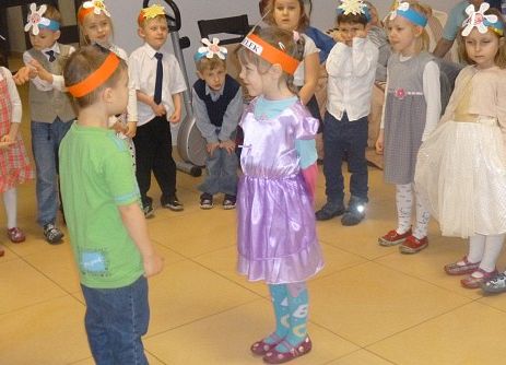 MISIAKI  U  SENIORÓW  W  MANGOLII grafika