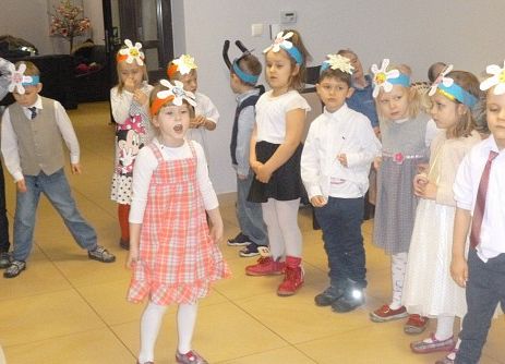 MISIAKI  U  SENIORÓW  W  MANGOLII grafika