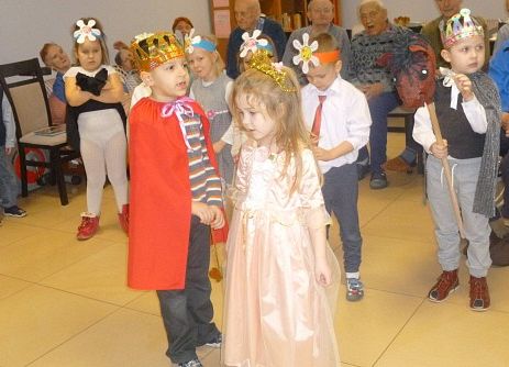 MISIAKI  U  SENIORÓW  W  MANGOLII grafika