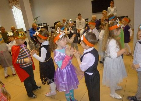 MISIAKI  U  SENIORÓW  W  MANGOLII grafika