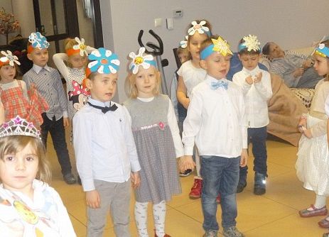 MISIAKI  U  SENIORÓW  W  MANGOLII grafika