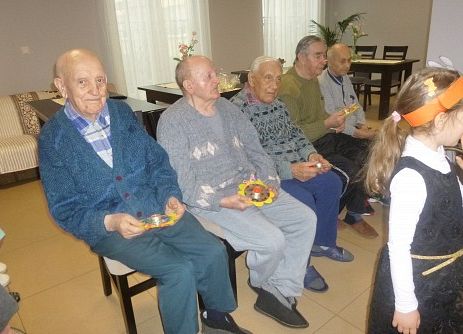 MISIAKI  U  SENIORÓW  W  MANGOLII grafika