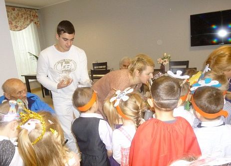 MISIAKI  U  SENIORÓW  W  MANGOLII grafika