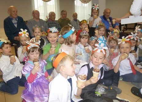 MISIAKI  U  SENIORÓW  W  MANGOLII grafika