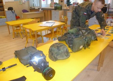 SPOTKANIE  STARSZKÓW  Z  ŻOŁNIERZEM grafika