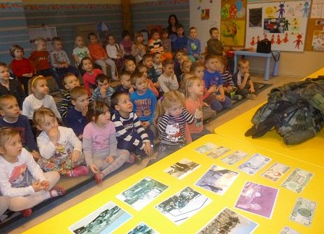 SPOTKANIE  STARSZKÓW  Z  ŻOŁNIERZEM grafika