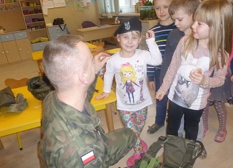 SPOTKANIE  STARSZKÓW  Z  ŻOŁNIERZEM grafika