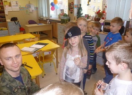 SPOTKANIE  STARSZKÓW  Z  ŻOŁNIERZEM grafika