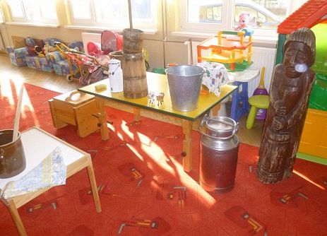 MLECZNA  DROGA  W  PRZEDSZKOLU  grafika